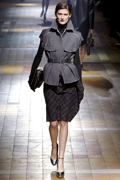 Look 27